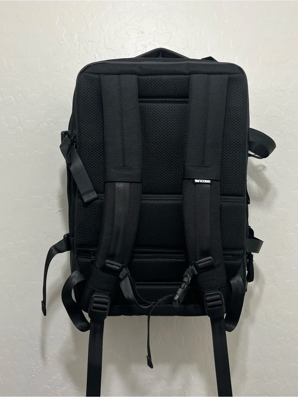 Incase A.R.C. Travel Pack - 21 to 38L Black NWT $249